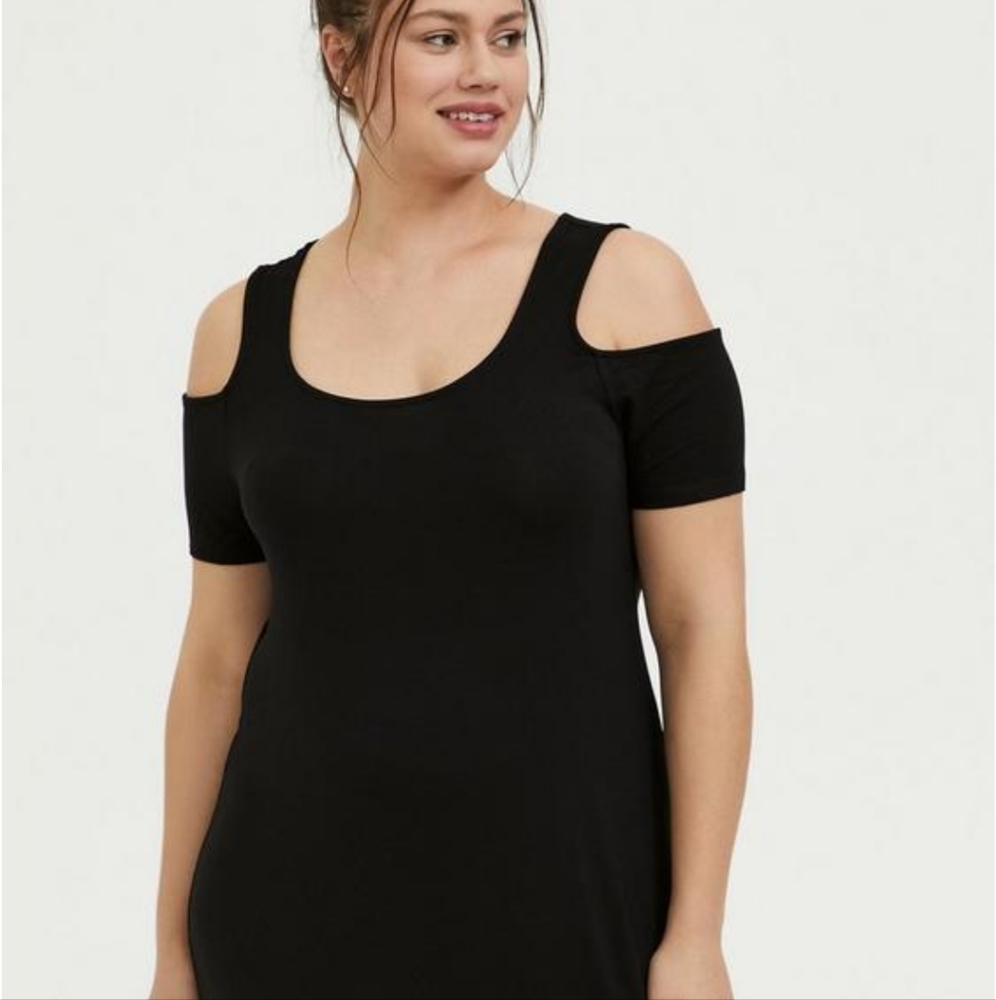 🖤NWOT TORRID SUPER SOFT COLD SHOULDER MAXI/SIZE 2🖤
